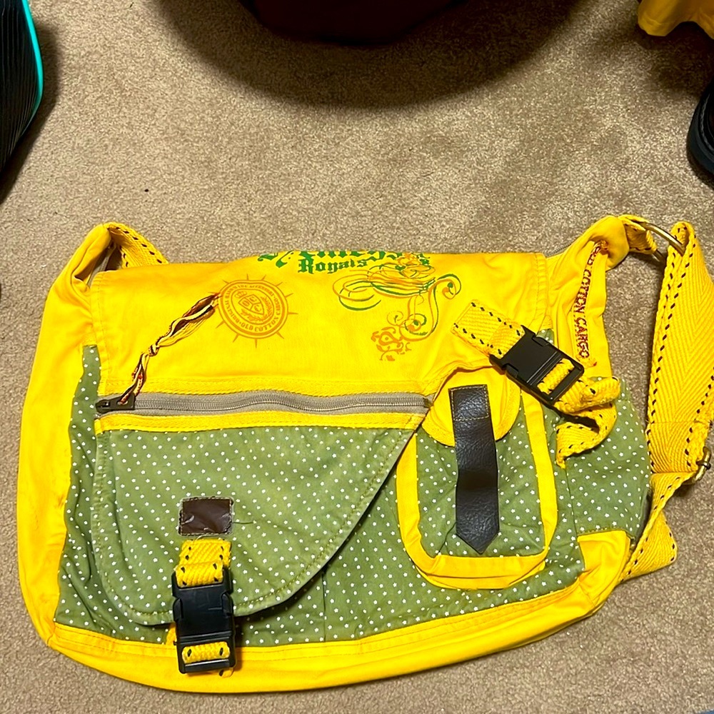 O.C.C SUPER BOUTIQUE DESIGNER 💚💛UNIQUE SHOULDER BAG💛💚